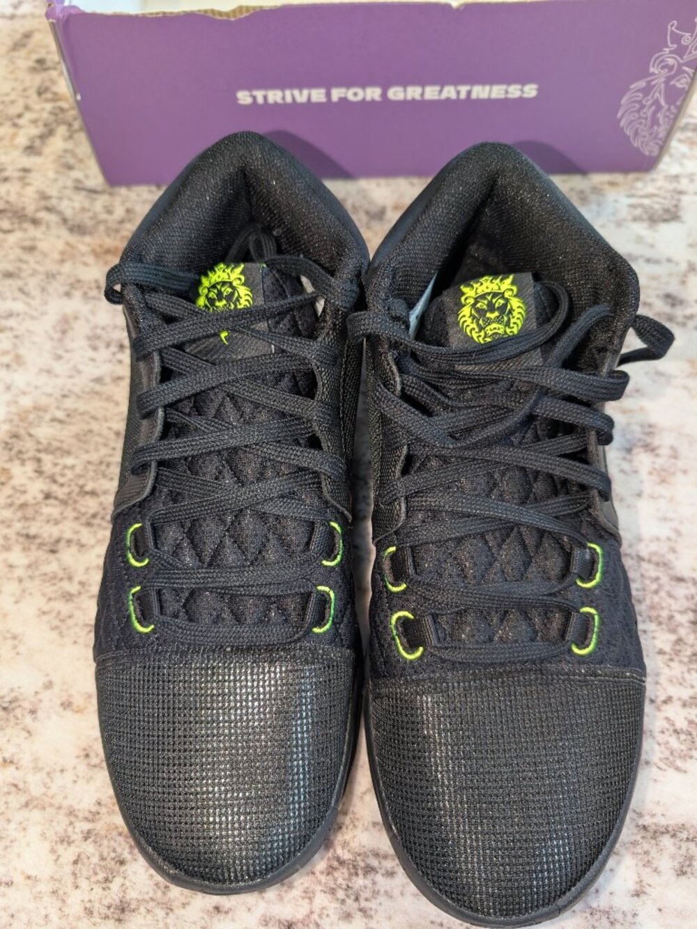New Nike LeBron Witness 8 Men’s Size 10 Black Volt Basketball Shoes